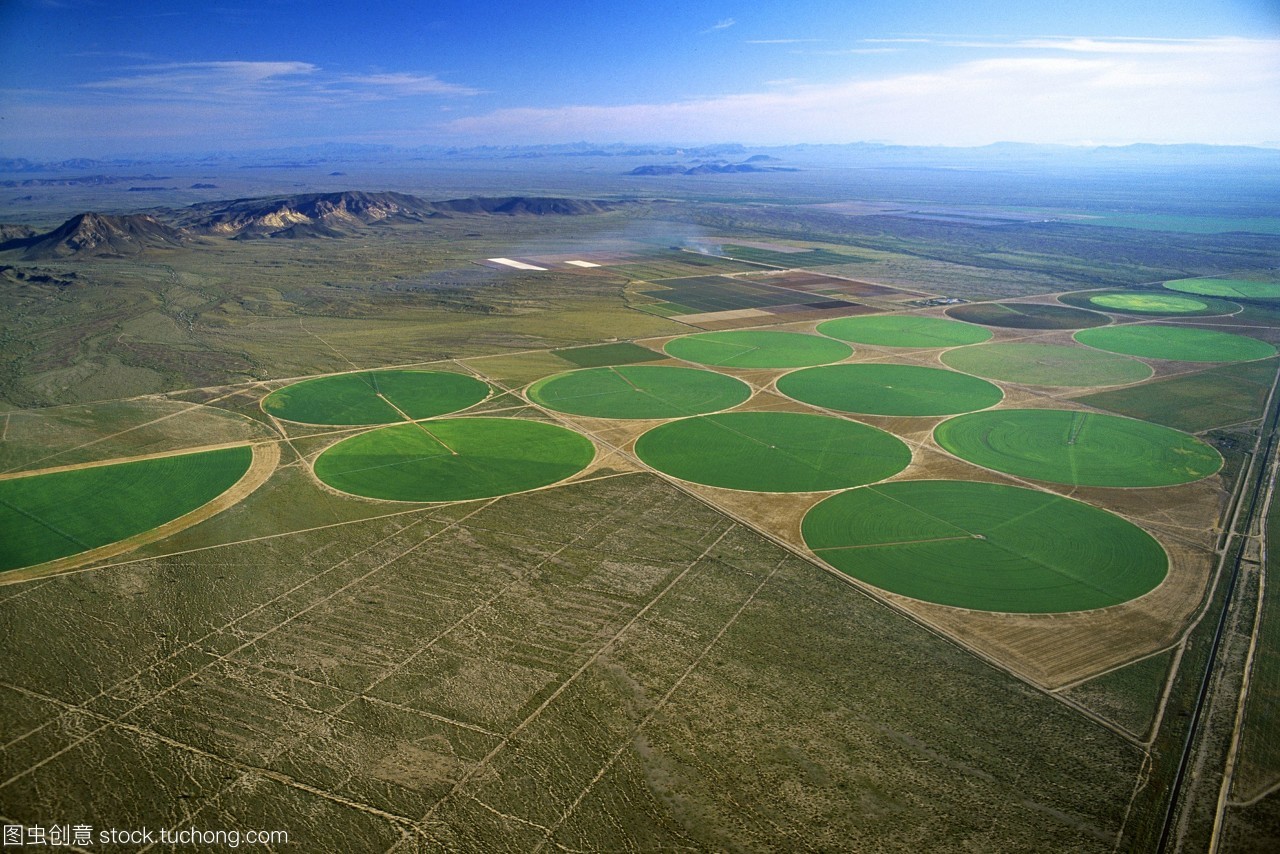 農業(yè)-中心支點的鳥瞰圖,位于美國亞利桑那州dateland附近的沙漠環(huán)境。